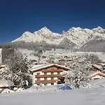Pinzgauer Hof Hotel 3*