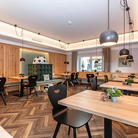 Ξενοδοχείο Pinzgauer Hof 3*