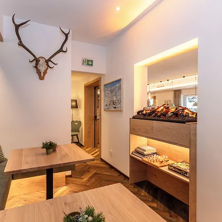Pinzgauer Hof מלון 3*